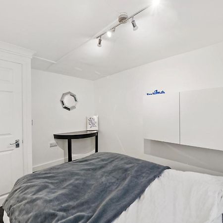 Modern One Bedroom Apartments In Brighton Exterior photo
